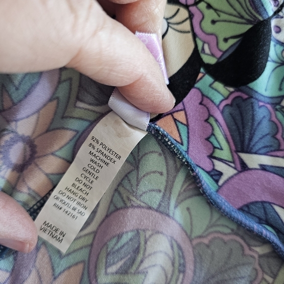 💥4 for $25💥 Lularoe + Disney Ladies Leggings - Picture 6 of 7